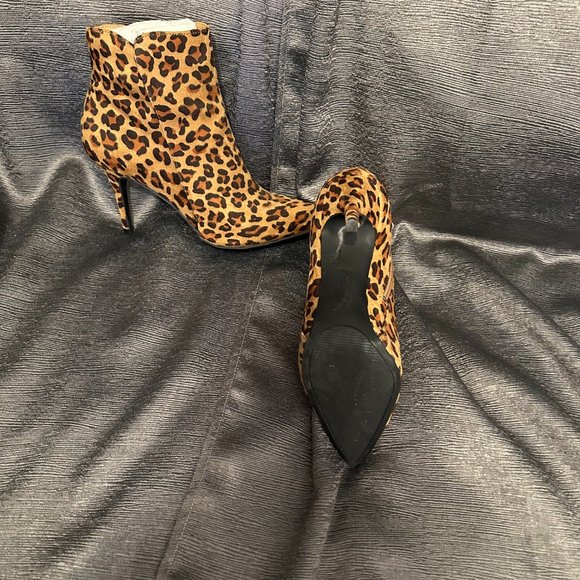 NEW Booties Leopard skin pattern 8.5 size - Picture 4 of 4